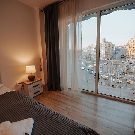 City View By The River Bukares Bagian luar foto